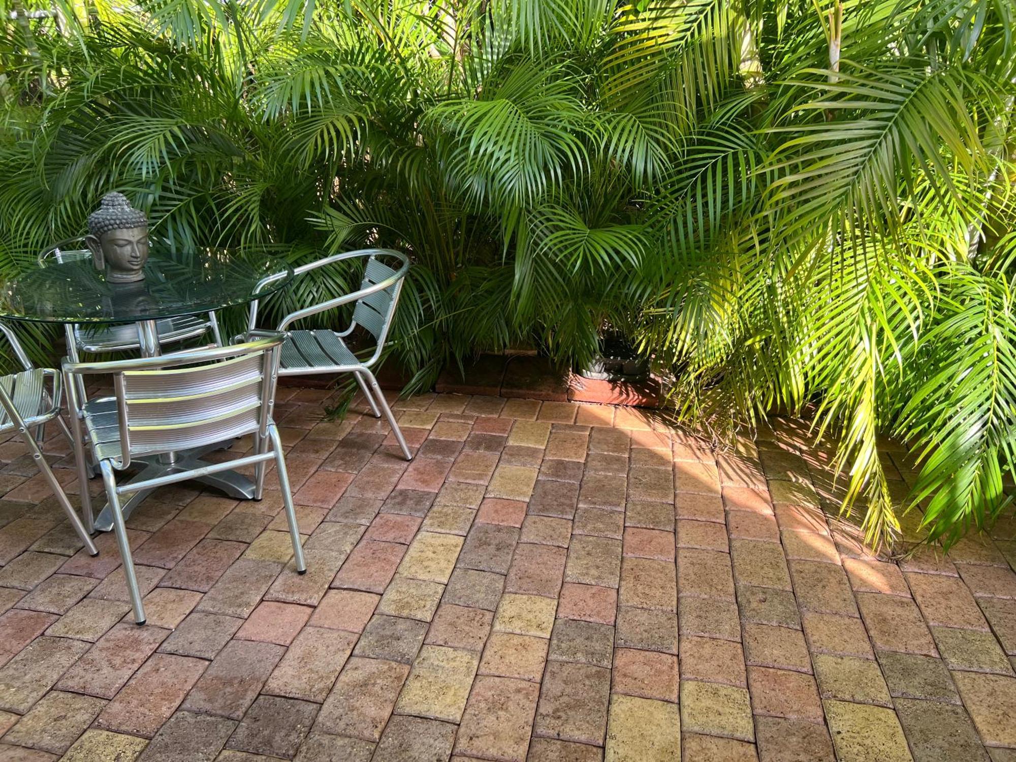 Villa Guilla North Miami Exterior photo