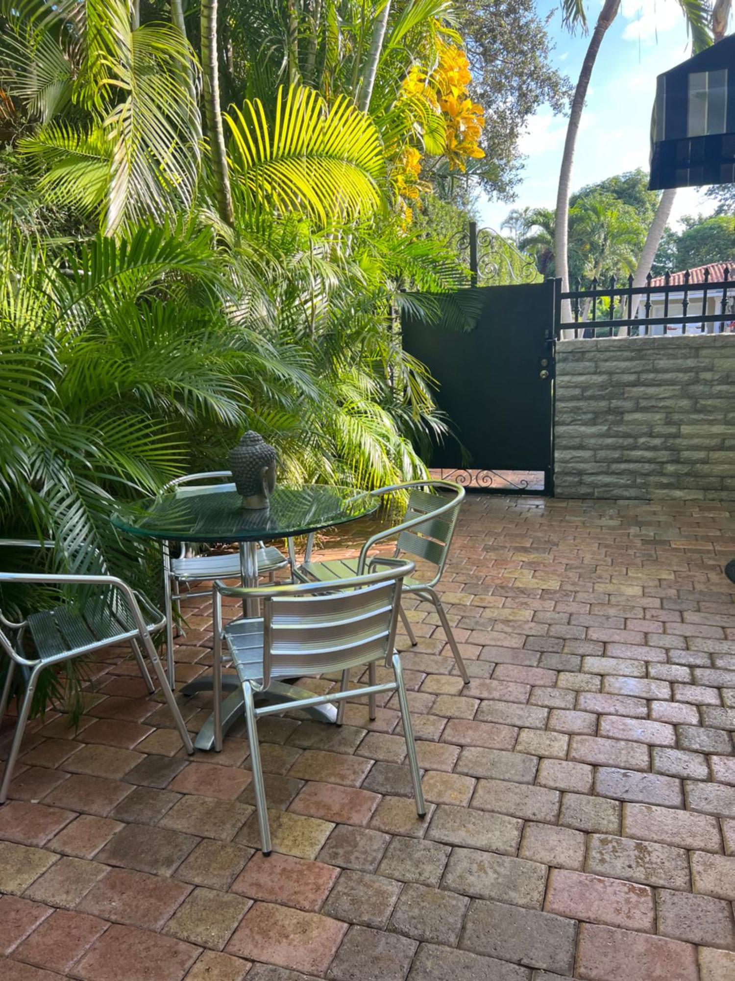 Villa Guilla North Miami Exterior photo
